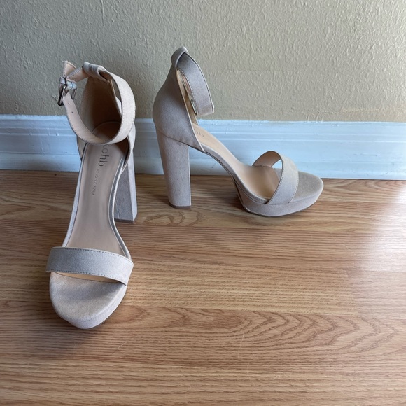 Sandy tan heels - Picture 7 of 7